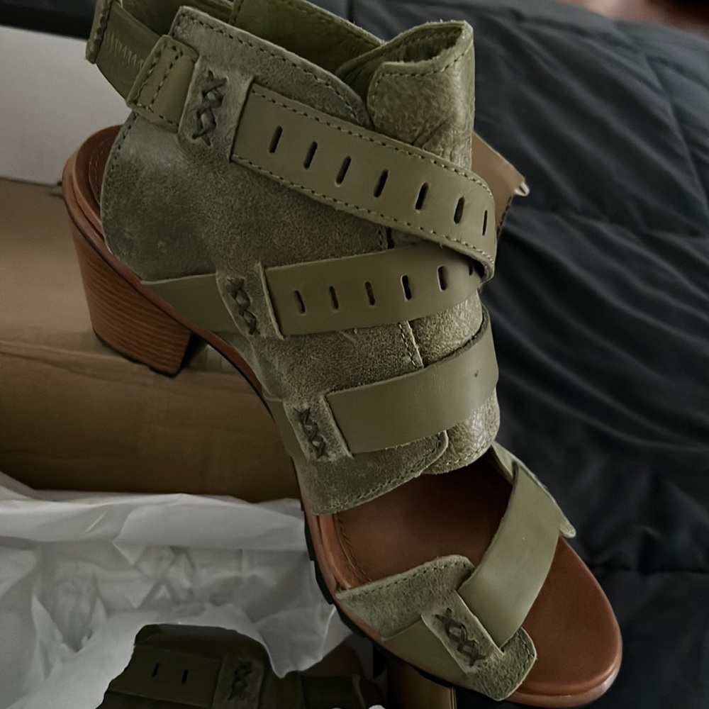 Women's Sorel Nadia Sandal in Olive size 9.5